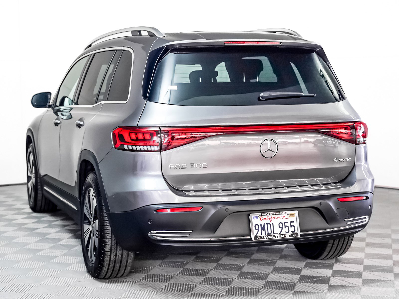 Certified 2023 Mercedes-Benz EQB 300 4MATIC w/ Exclusive Package image 2