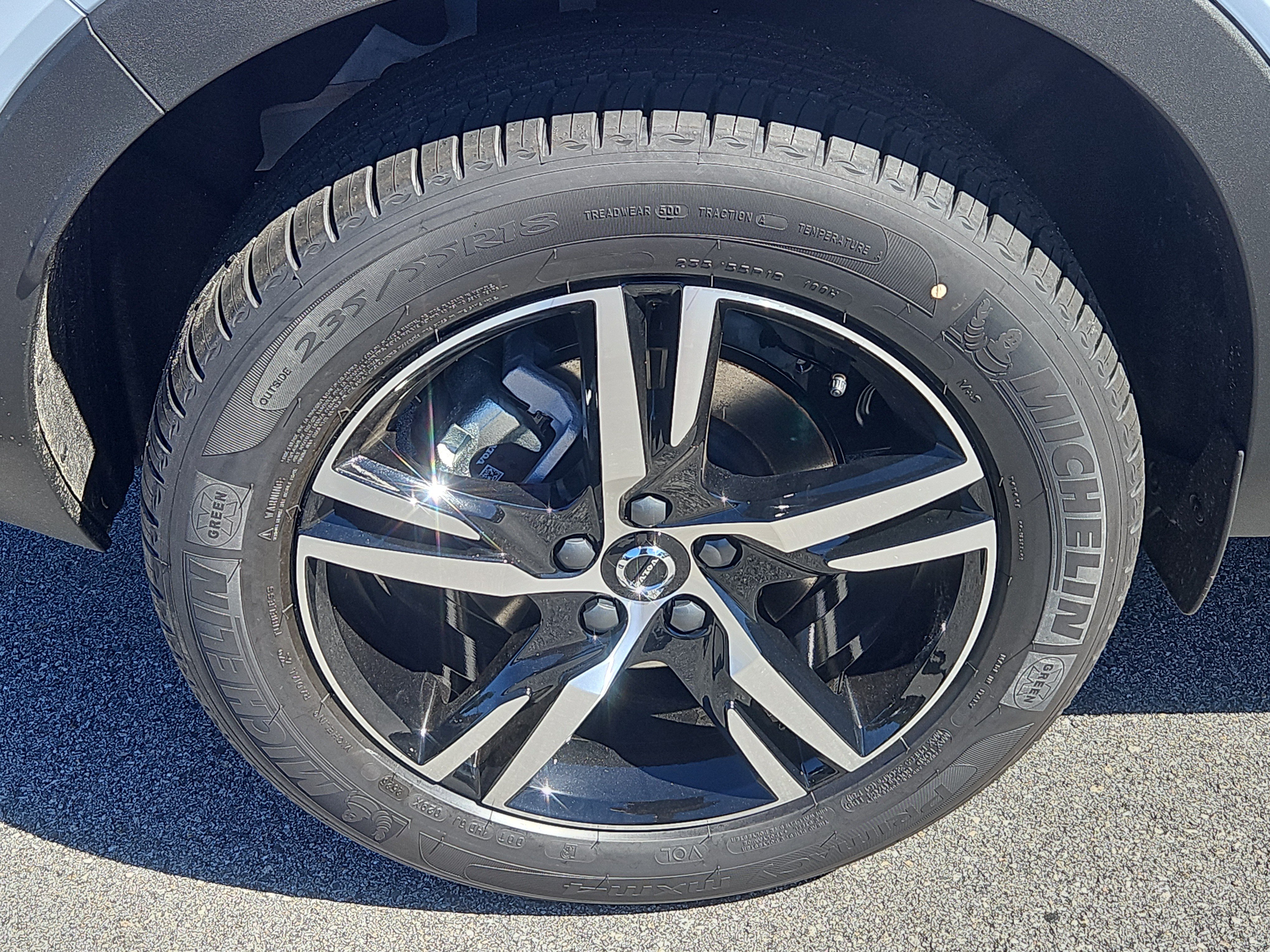New 2026 Volvo XC40 B5 Core w/ Climate Package AWD/4WD image 17