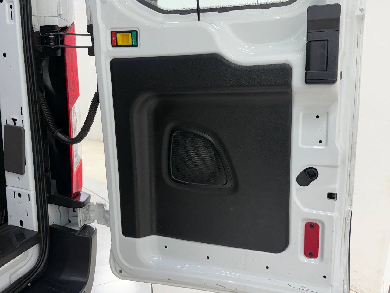 Used 2020 Ford Transit 250 Medium Roof RWD image 23