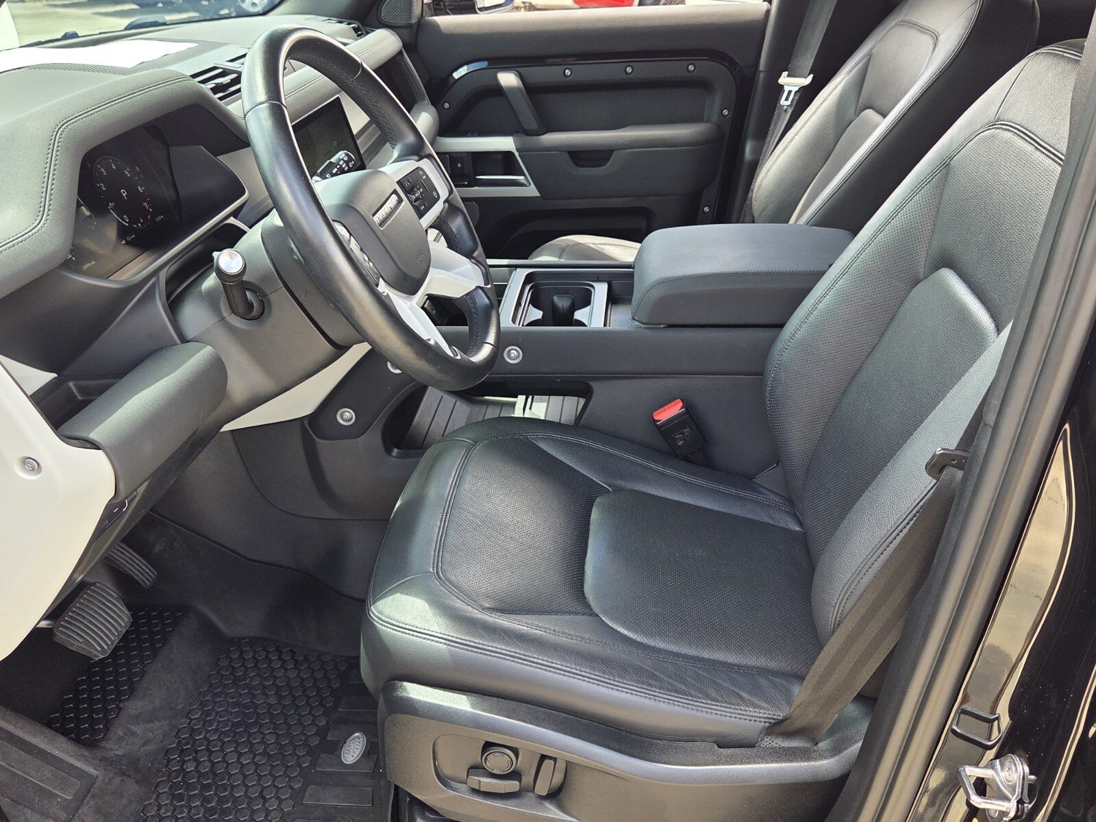 Used 2023 Land Rover Defender 110 S AWD/4WD image 4