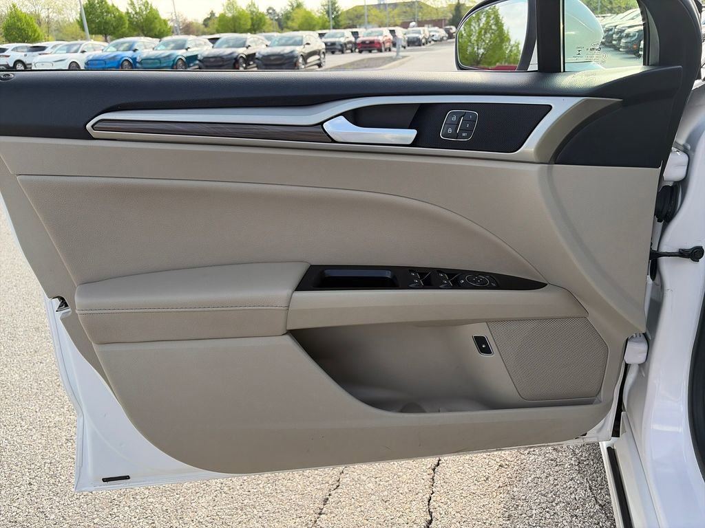 Used 2019 Ford Fusion SEL FWD image 14