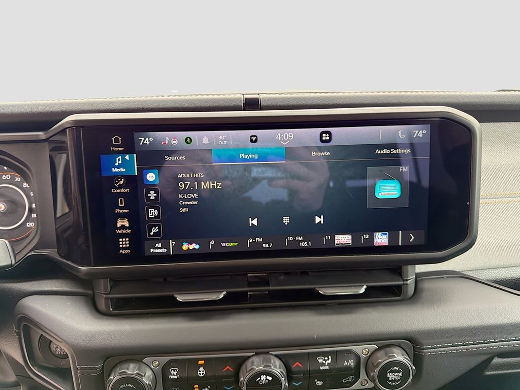 Used 2024 Jeep Wrangler Sahara image 27