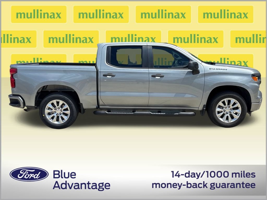 Used 2023 Chevrolet Silverado 1500 Custom RWD image 2