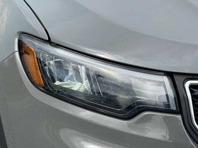 Used 2023 Jeep Compass Latitude AWD/4WD image 16
