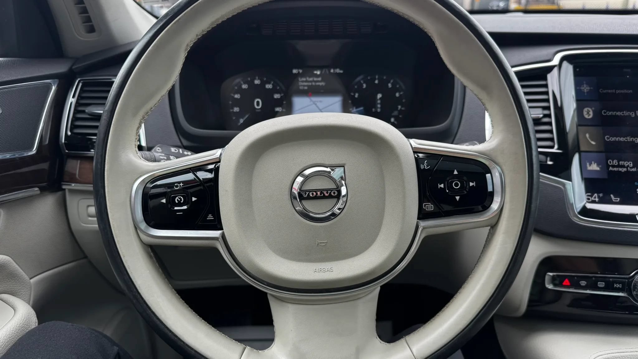 Used 2016 Volvo XC90 T6 Momentum w/ Momentum Plus Package AWD/4WD image 33