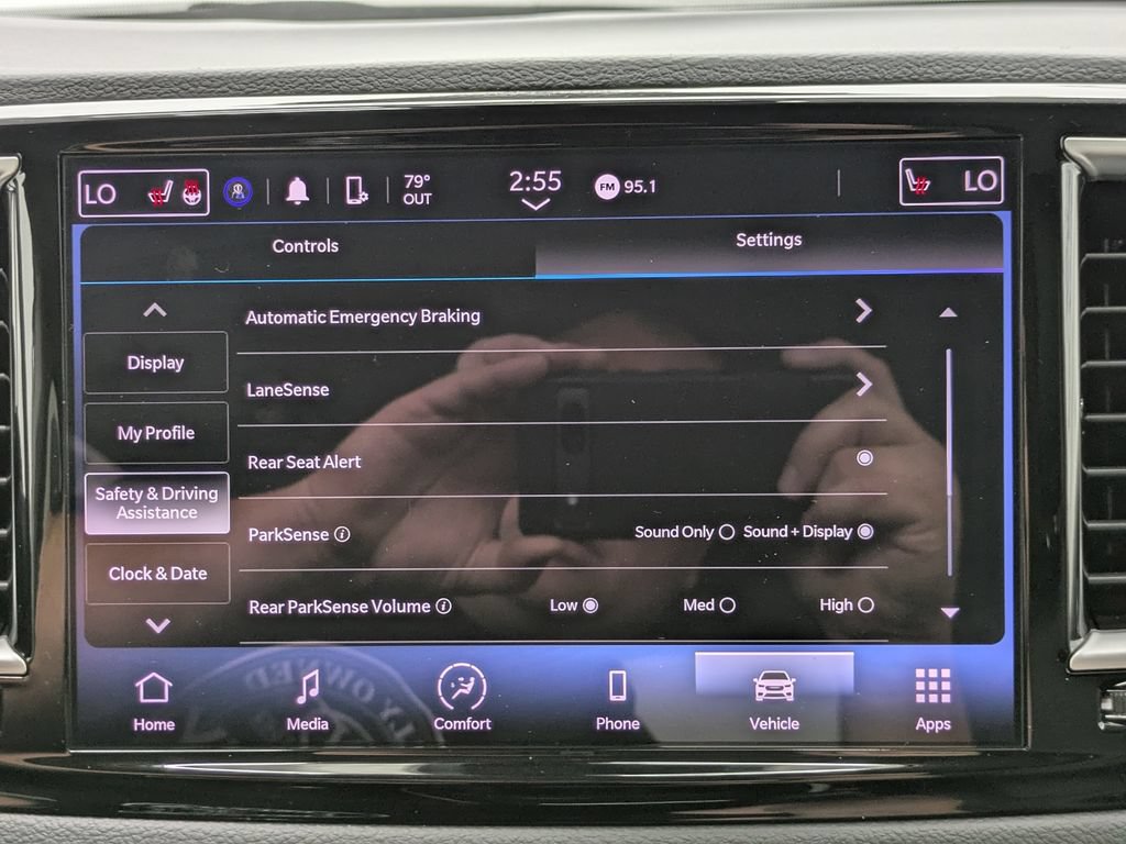 Used 2024 Chrysler Pacifica Touring-L FWD image 7