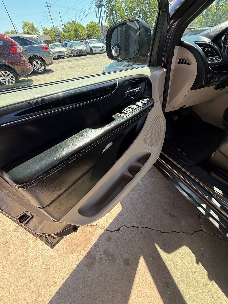 Used 2017 Dodge Grand Caravan SXT FWD image 18