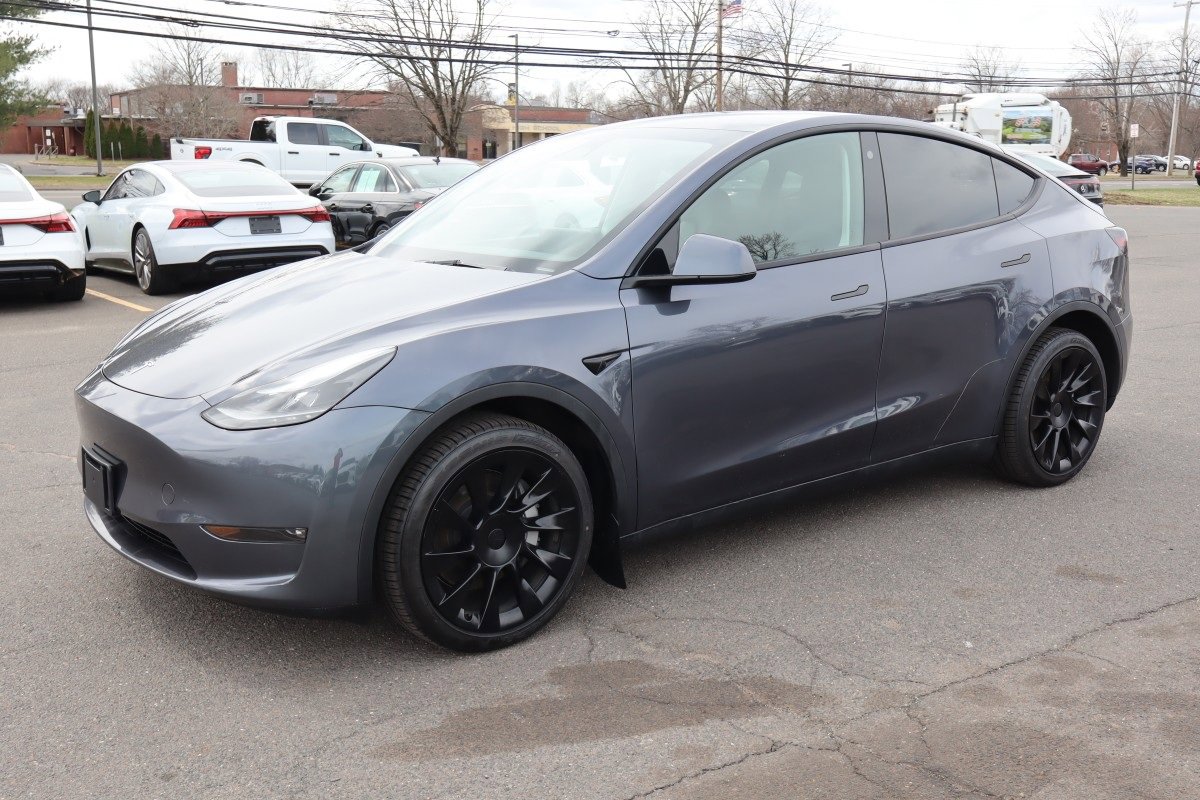 Used 2023 Tesla Model Y Long Range image 1