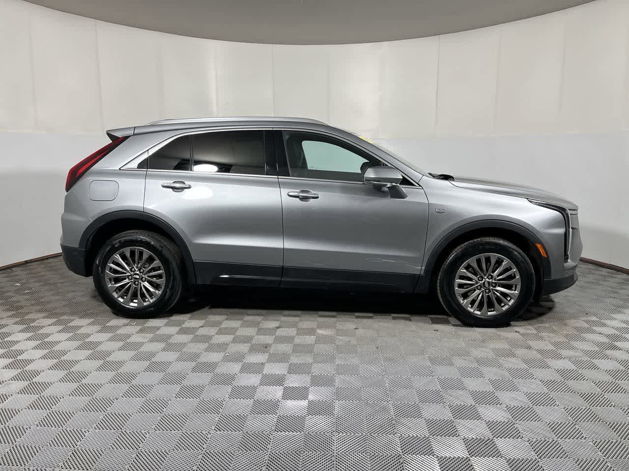 Used 2025 Cadillac XT4 Premium Luxury image 9