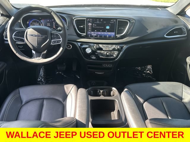 Used 2025 Chrysler Pacifica Select FWD image 18