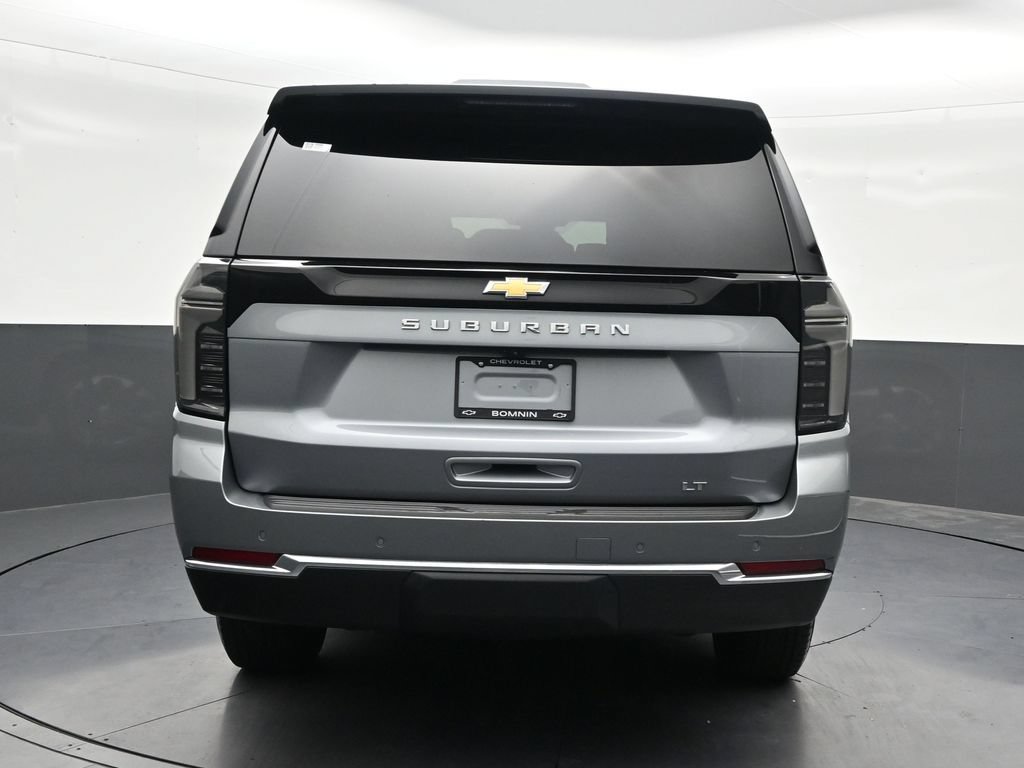 Used 2025 Chevrolet Suburban LT w/ Comfort Package RWD image 4