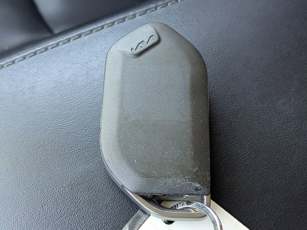 Used 2025 Kia Telluride S FWD image 29