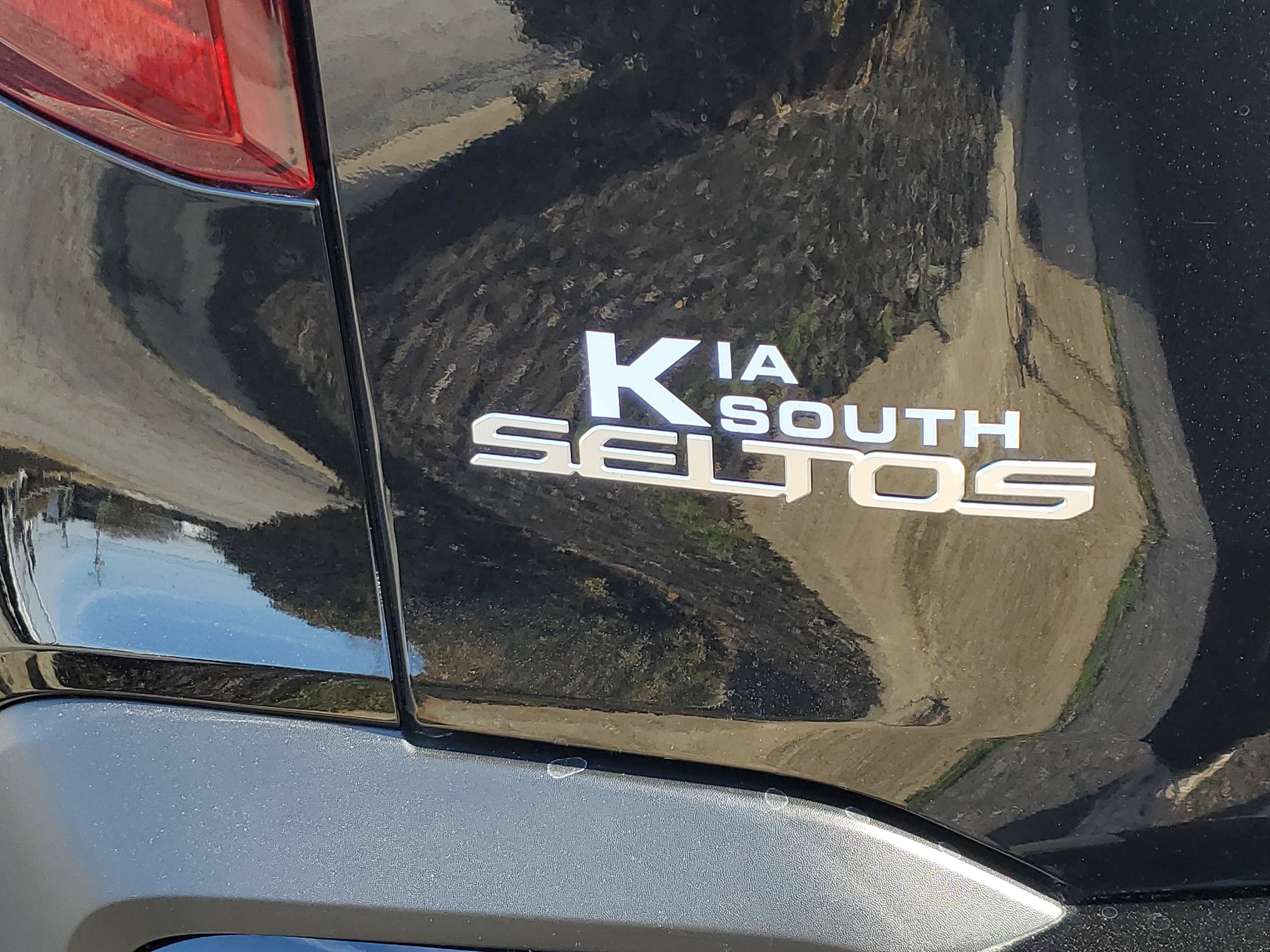 New 2026 Kia Seltos S FWD image 7