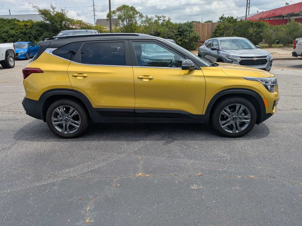 Used 2023 Kia Seltos S w/ Navigation Package FWD image 3