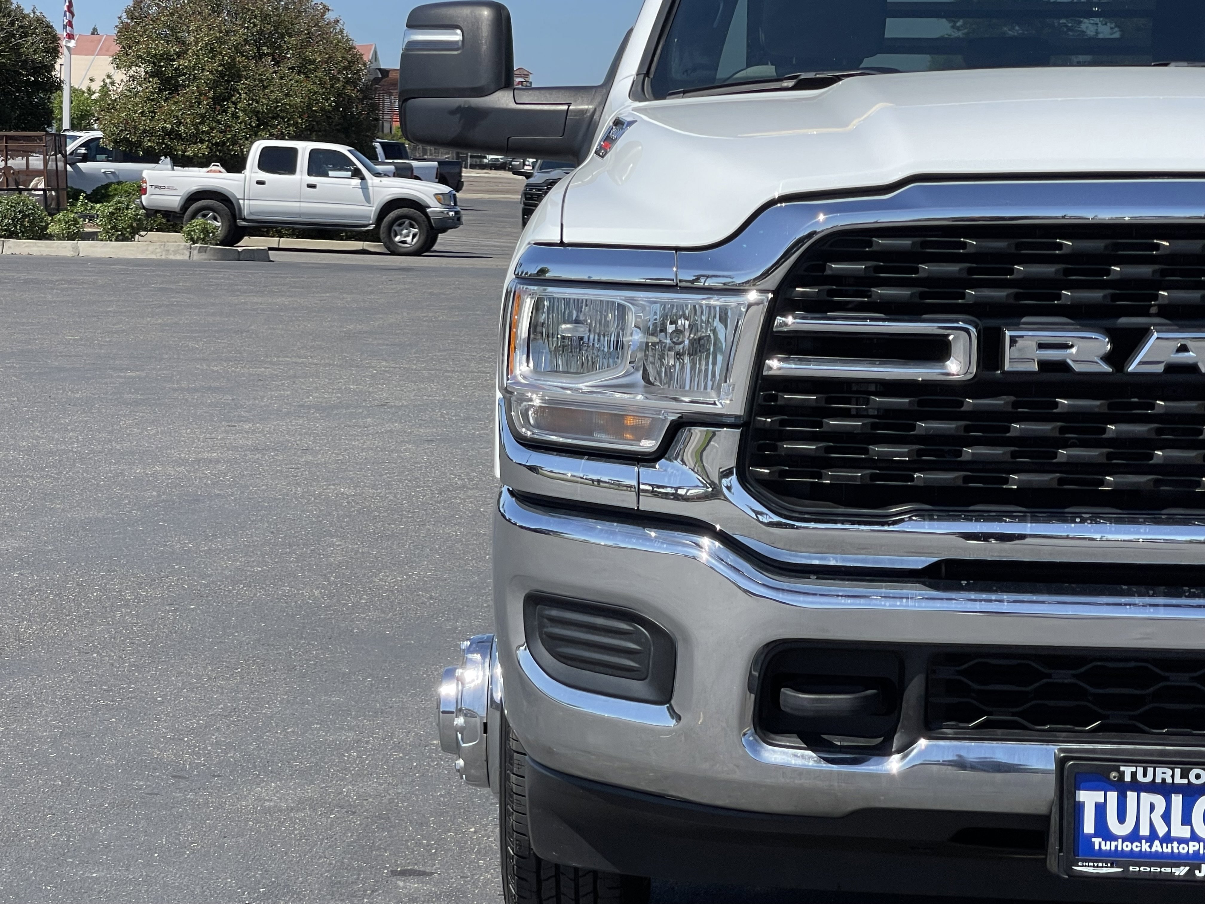 Used 2024 RAM 3500 SLT w/ Quick Order Package 2YG SLT AWD/4WD image 4