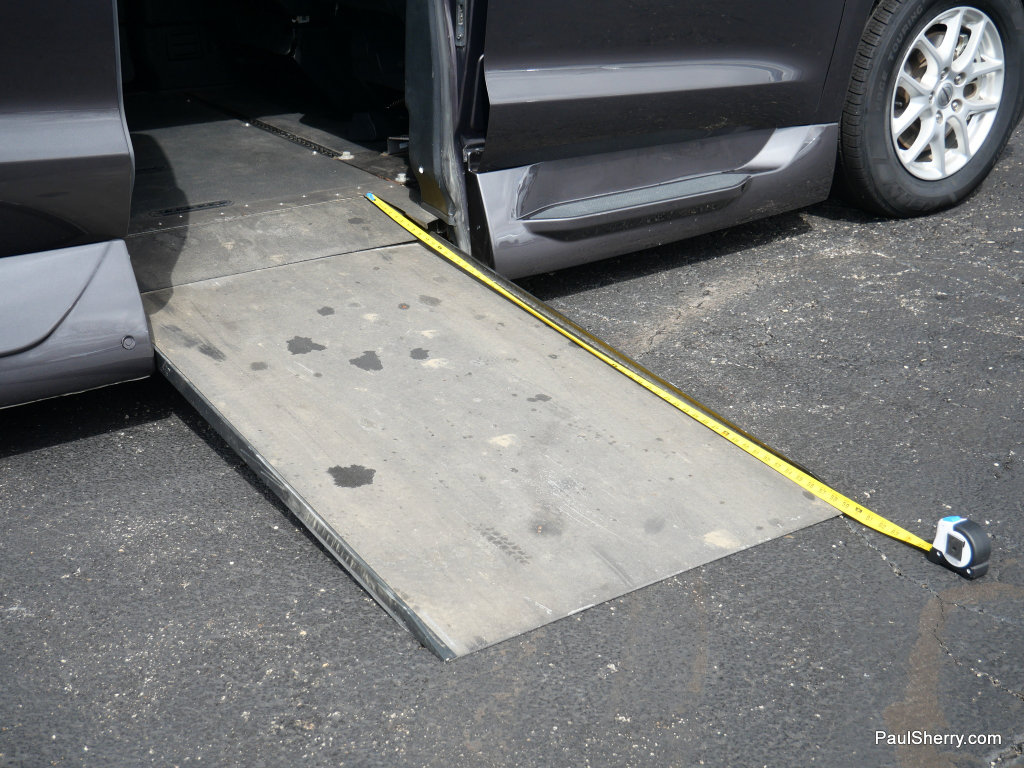 Used 2022 Chrysler Pacifica Touring-L FWD image 17