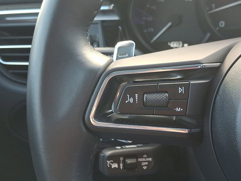 Certified 2025 Porsche Macan image 26