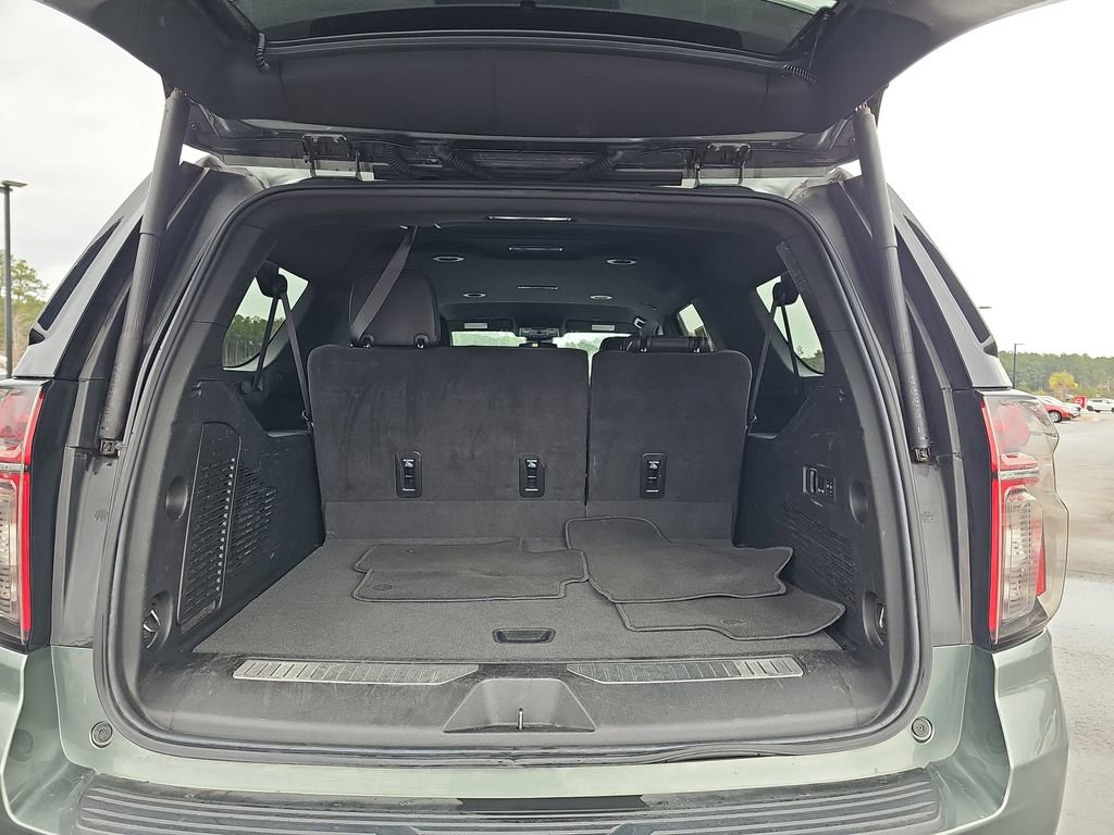 Used 2023 Chevrolet Suburban Premier image 16