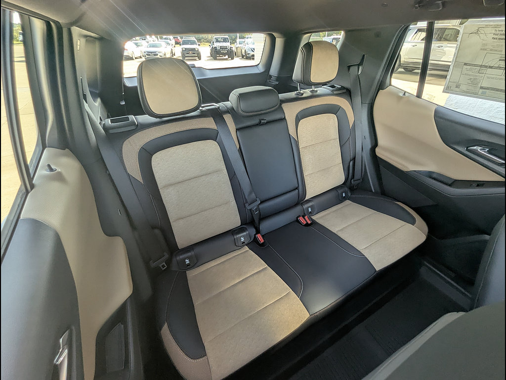 Used 2027 Chevrolet Equinox ACTIV w/ LPO, Floor Liner Package AWD/4WD image 14