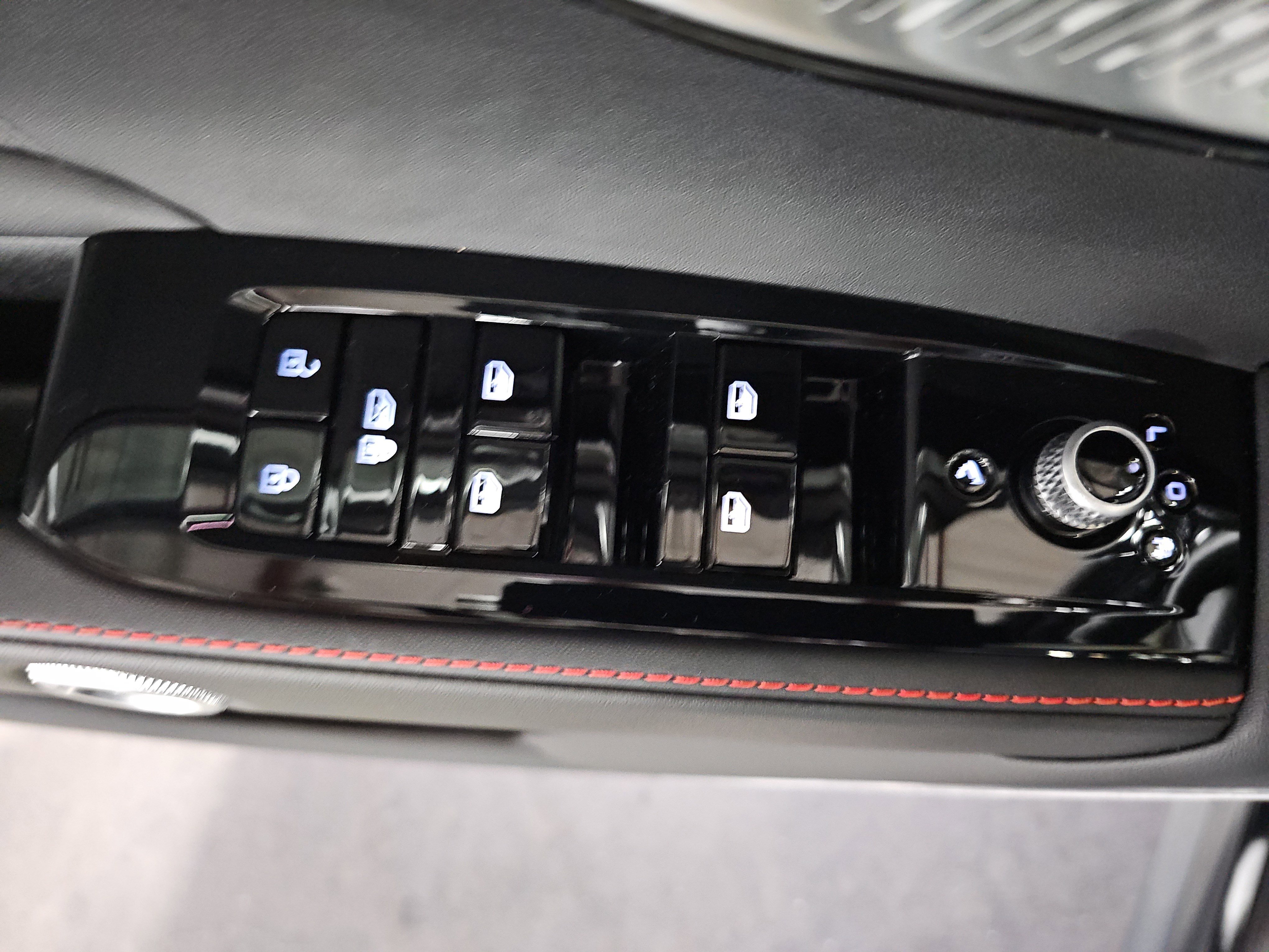 Used 2023 Maserati Grecale Trofeo AWD/4WD image 29