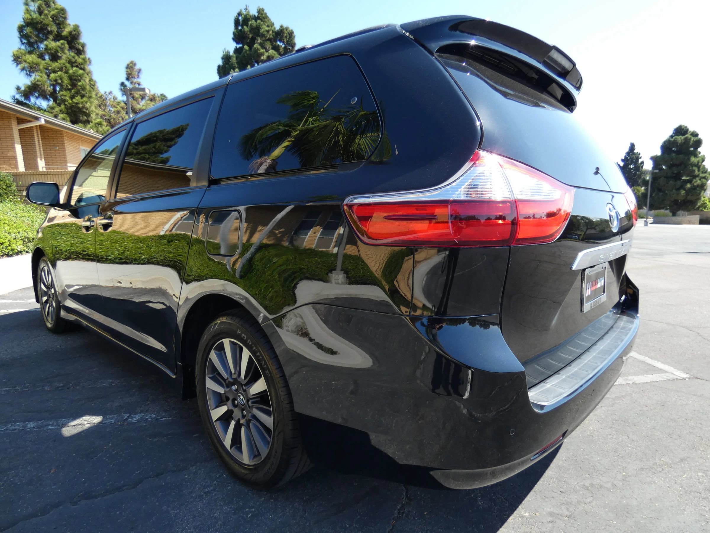 Used 2018 Toyota Sienna Limited image 12
