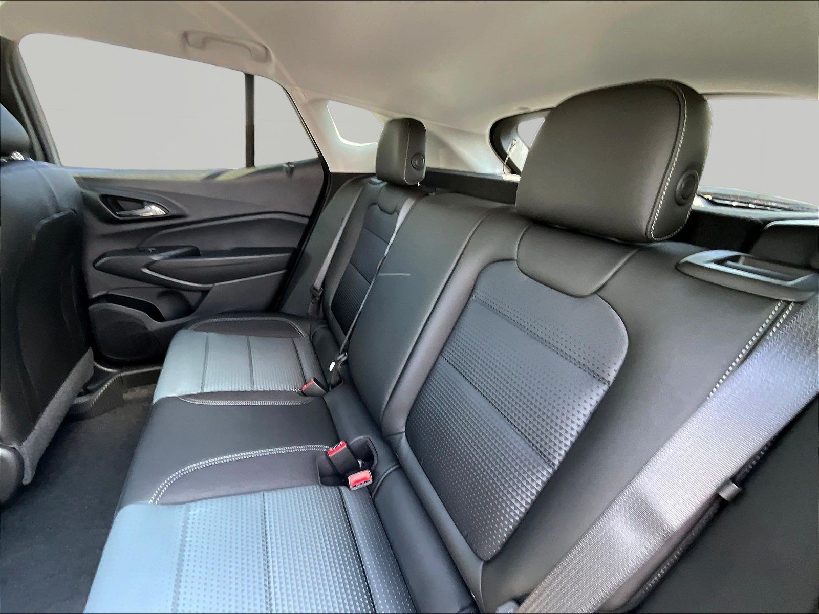 New 2026 Chevrolet Trax LT w/ Sunroof Package FWD image 18