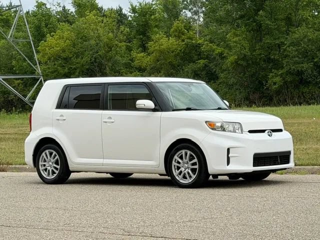 Used 2012 Scion xB FWD image 3