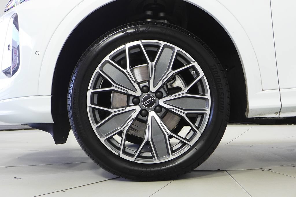 Used 2025 Audi Q5 Premium Plus w/ Premium Plus AWD/4WD image 5
