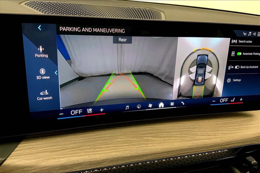 Certified 2025 BMW 330i xDrive Sedan w/ Premium Package image 17