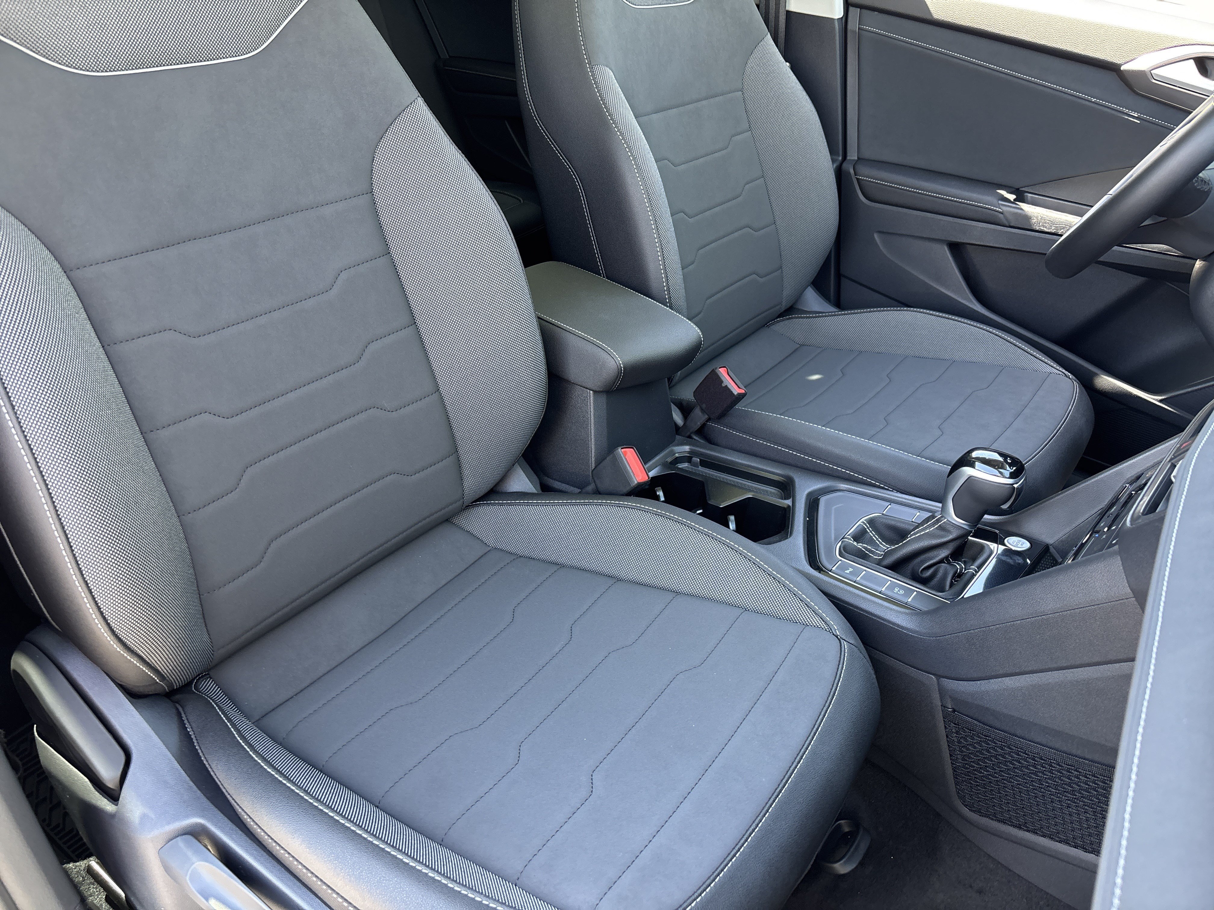 New 2026 Volkswagen Taos SE FWD image 7