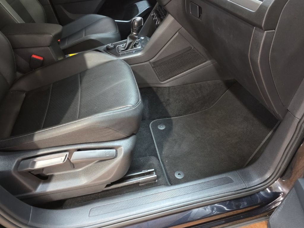 Used 2019 Volkswagen Tiguan SE AWD/4WD image 9