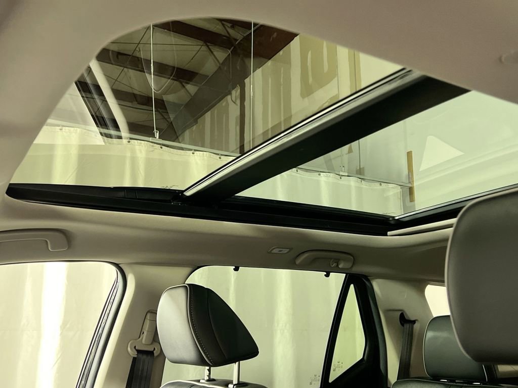 Used 2025 Honda Pilot Elite image 25