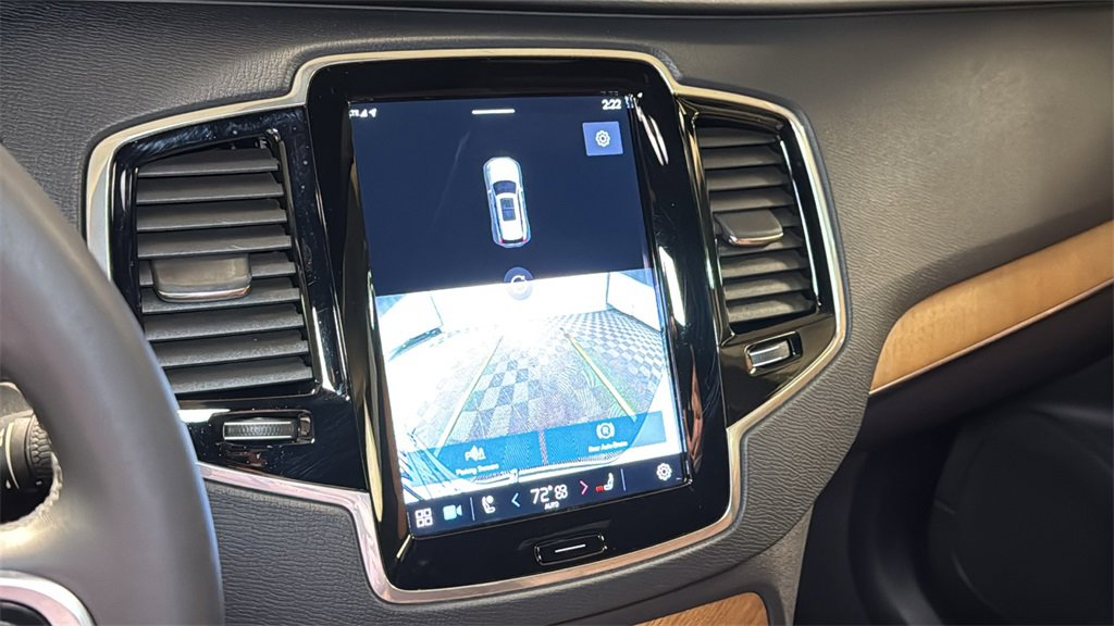 Used 2023 Volvo XC90 B6 Plus image 32