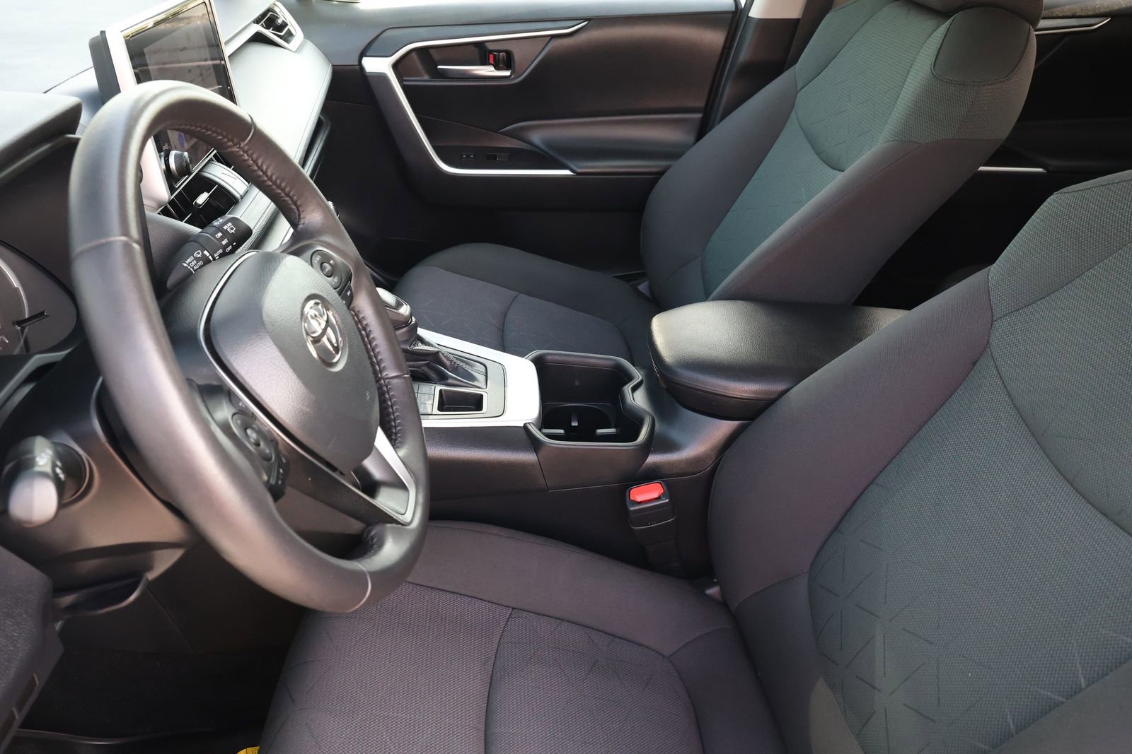 Used 2024 Toyota RAV4 XLE w/ Weather Package image 15