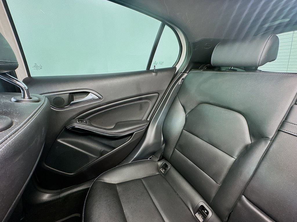 Used 2020 Mercedes-Benz GLA 250 w/ Premium Package image 12