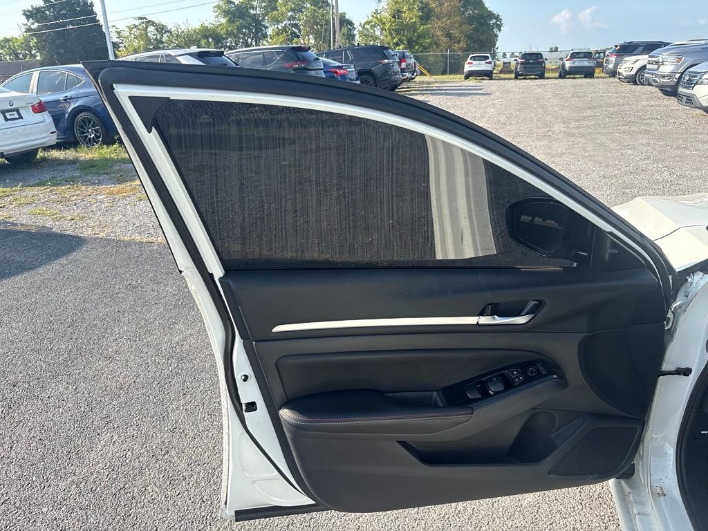 Used 2024 Nissan Altima 2.5 SR w/ SR Premium Package FWD image 15