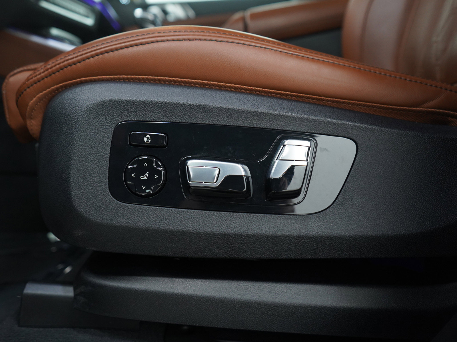 Used 2023 BMW X5 M50i w/ Executive Package image 26