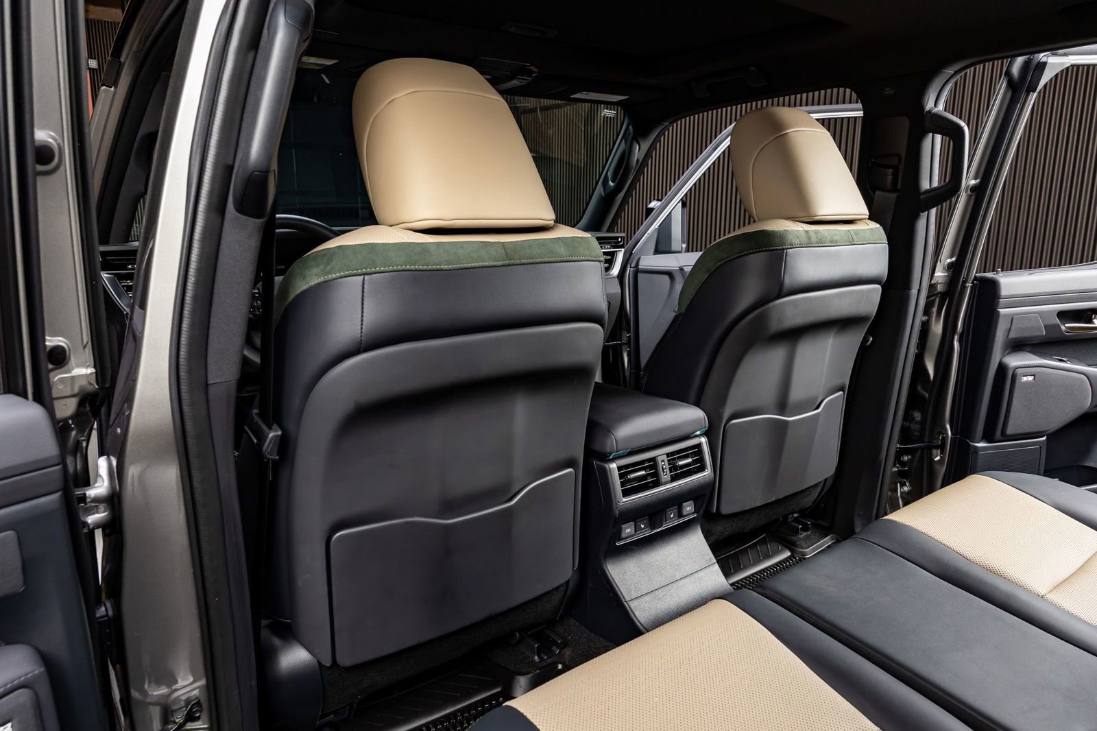 Used 2025 Lexus GX 550 image 34