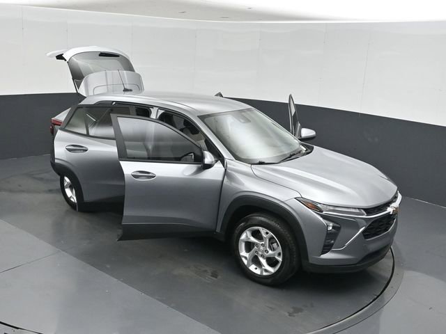 Used 2025 Chevrolet Trax LS w/ LS Convenience Package FWD image 50