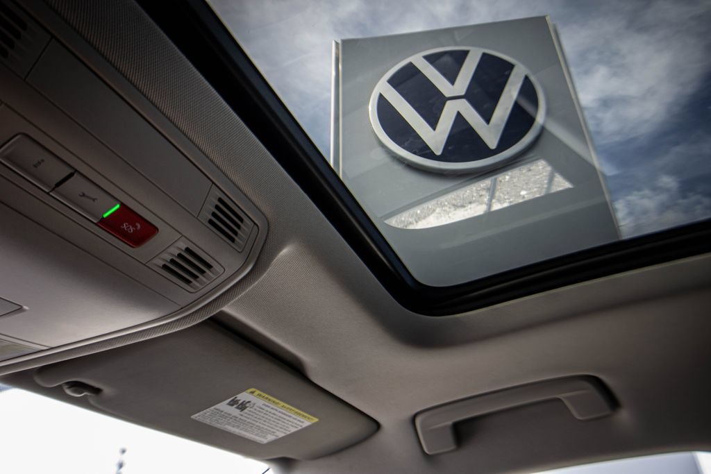 Certified 2023 Volkswagen Taos SE w/ Panoramic Sunroof Package FWD image 44