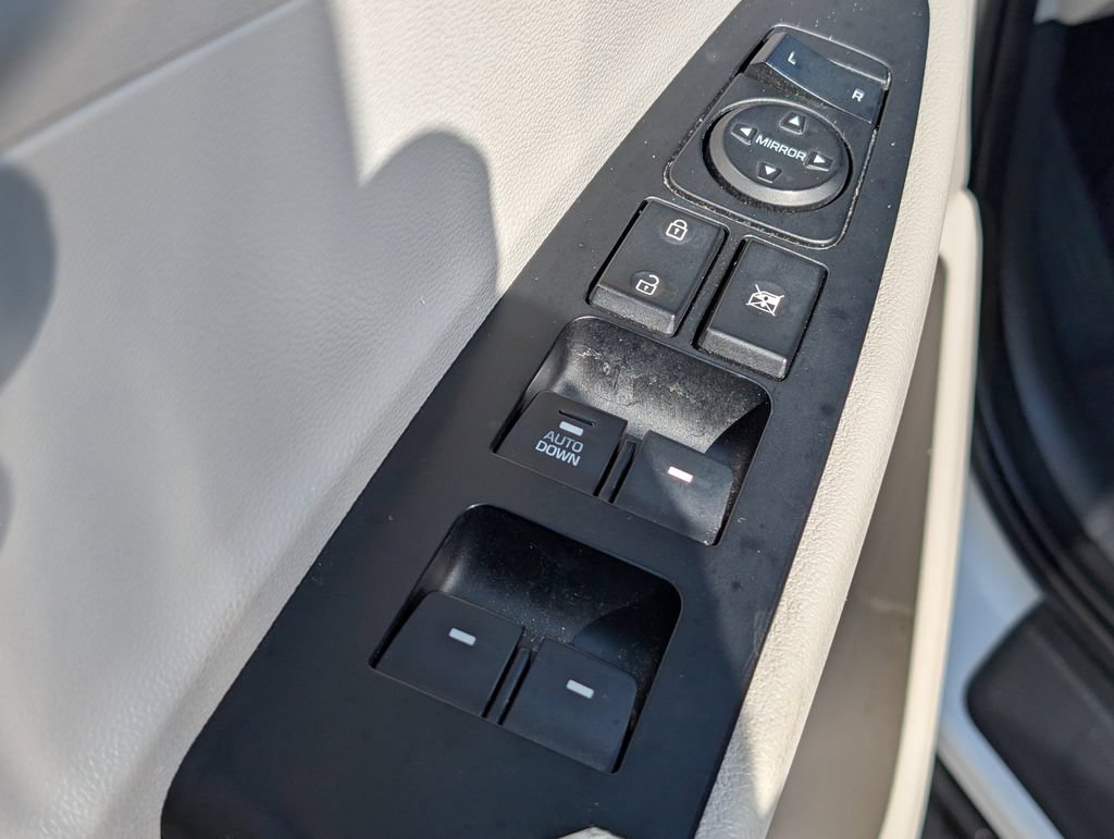 Used 2020 Hyundai Tucson SE FWD image 16