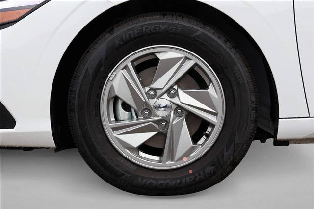 New 2026 Hyundai Elantra SE FWD image 9