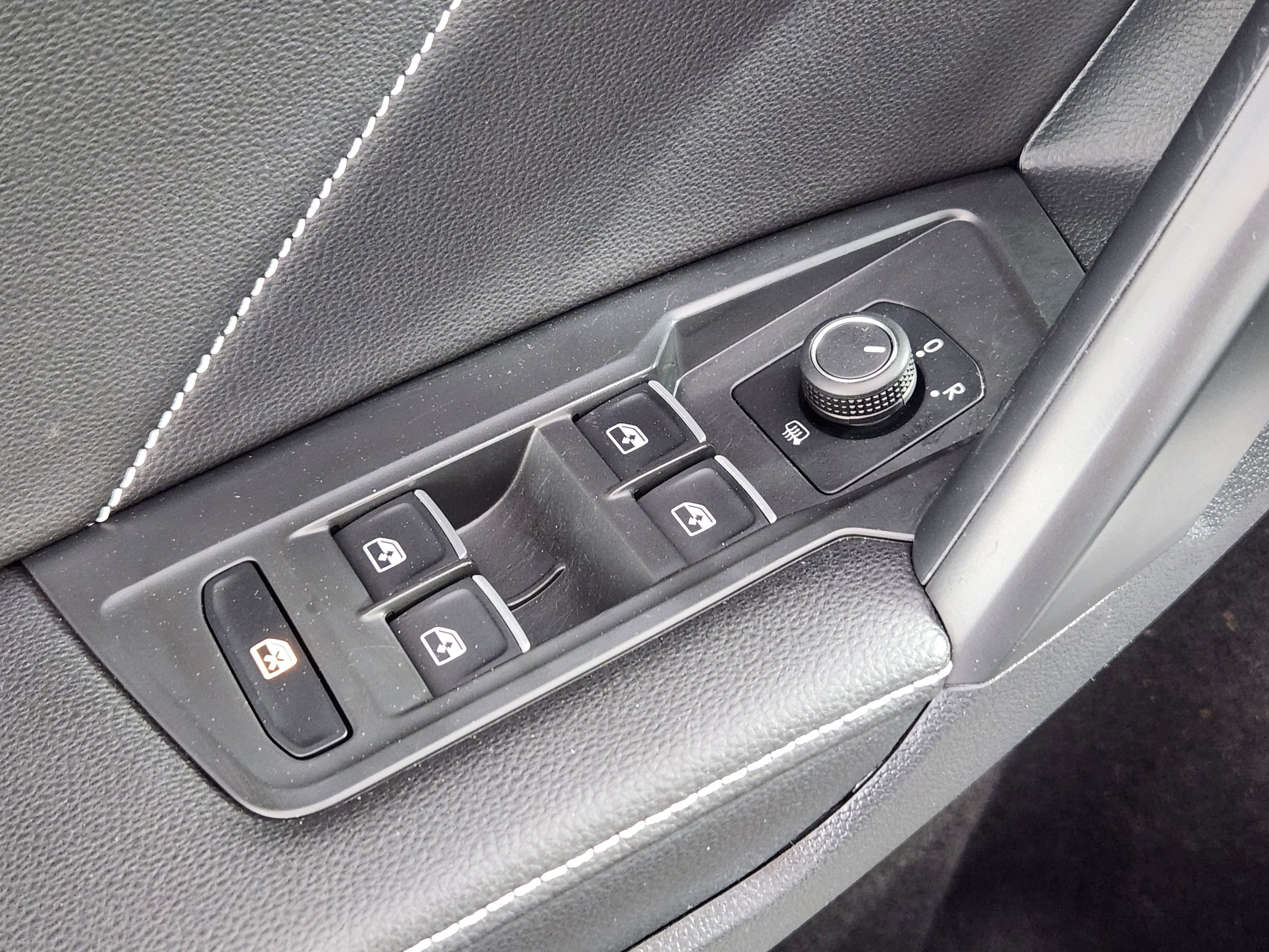 Used 2023 Volkswagen Tiguan SE FWD image 17