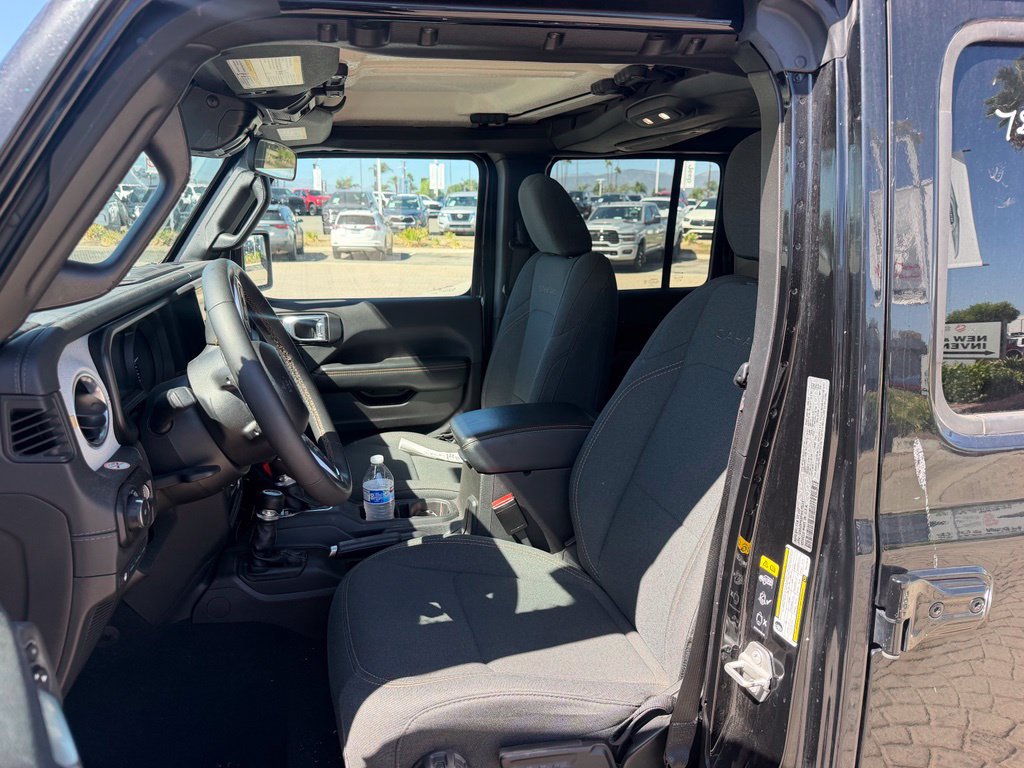 Used 2024 Jeep Wrangler Unlimited Sahara AWD/4WD image 5