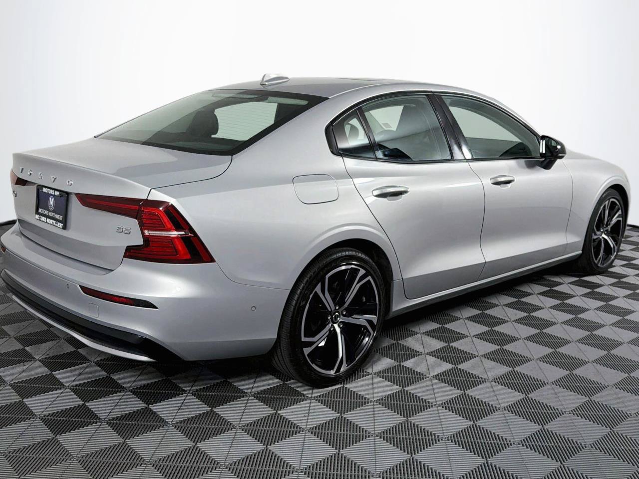 Used 2024 Volvo S60 B5 Plus FWD image 24