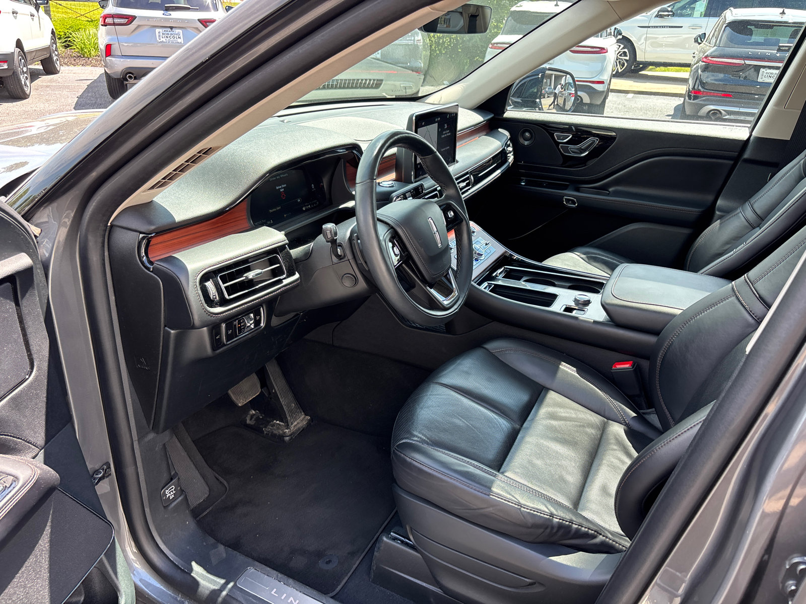 Used 2023 Lincoln Aviator Reserve w/ Elements Package Plus AWD/4WD image 24