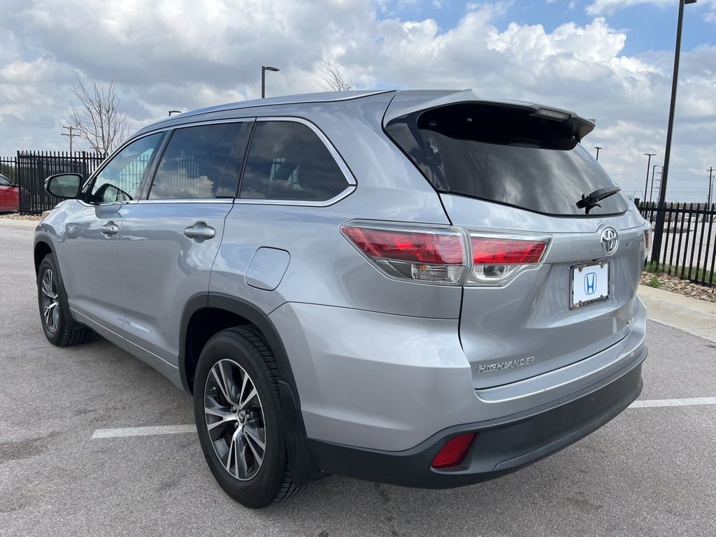 Used 2016 Toyota Highlander XLE image 6
