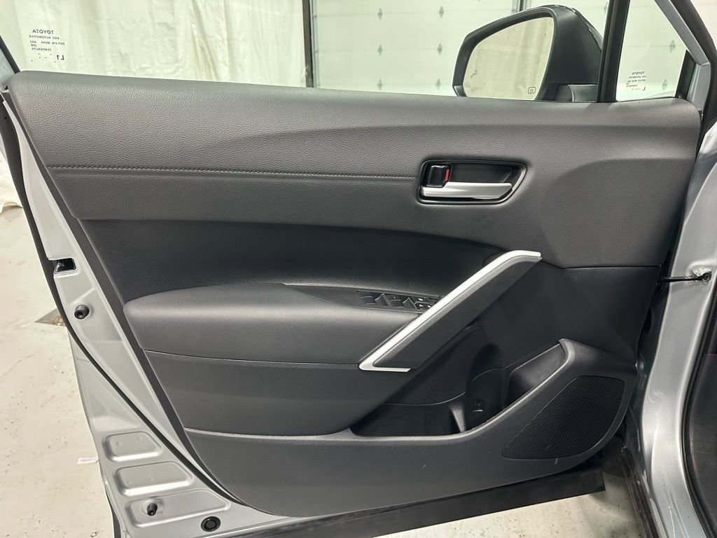 Used 2025 Toyota Corolla Cross XSE w/ Convenience Package image 8