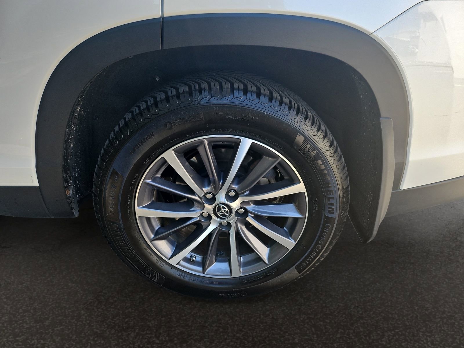 Used 2019 Toyota Highlander SE AWD/4WD image 40