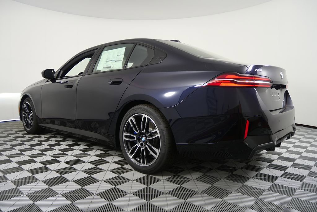 Used 2026 BMW 530i xDrive w/ M Sport Package AWD/4WD image 5